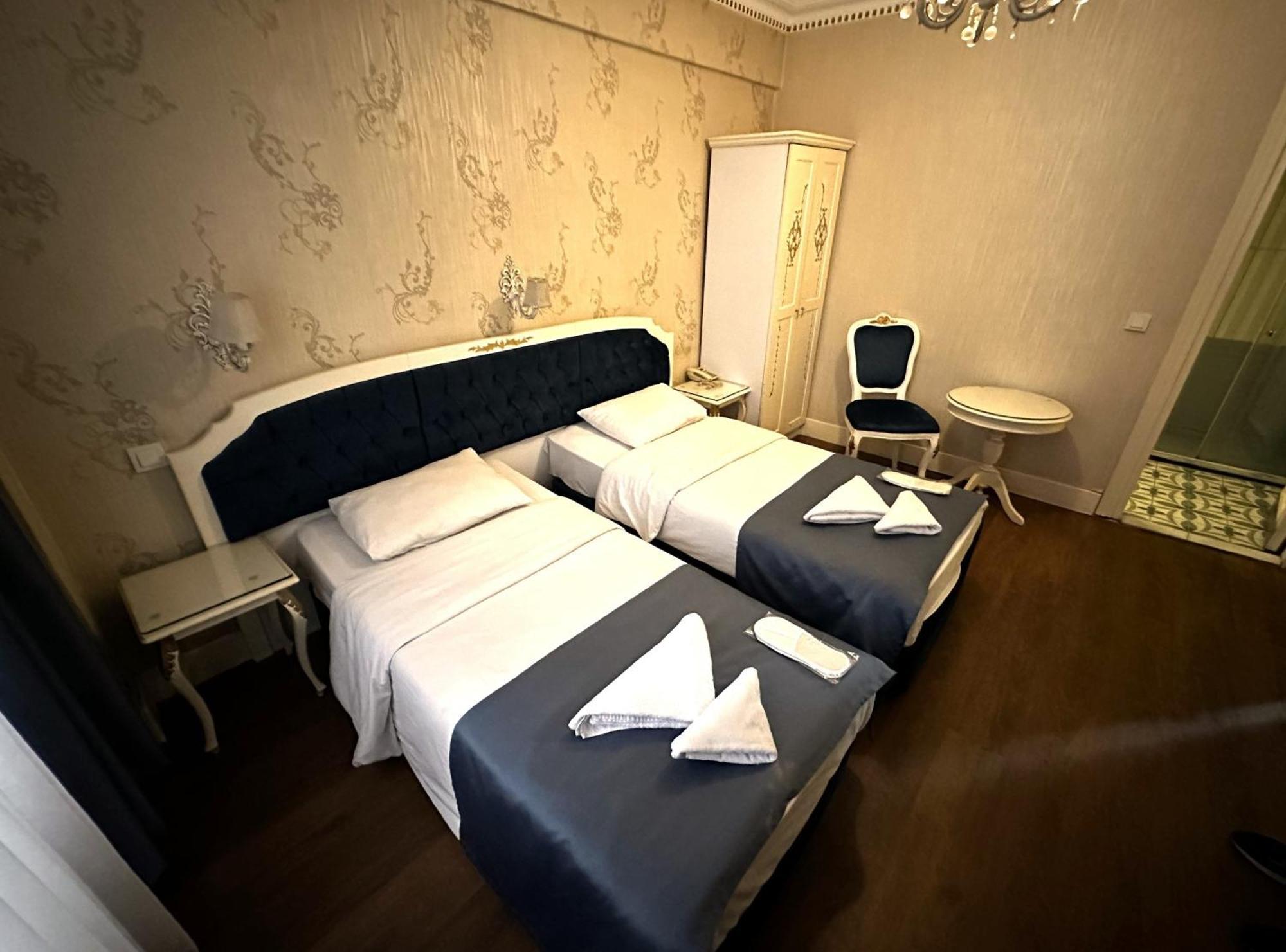 The Istanbul Alyon Hotel Taksim Esterno foto