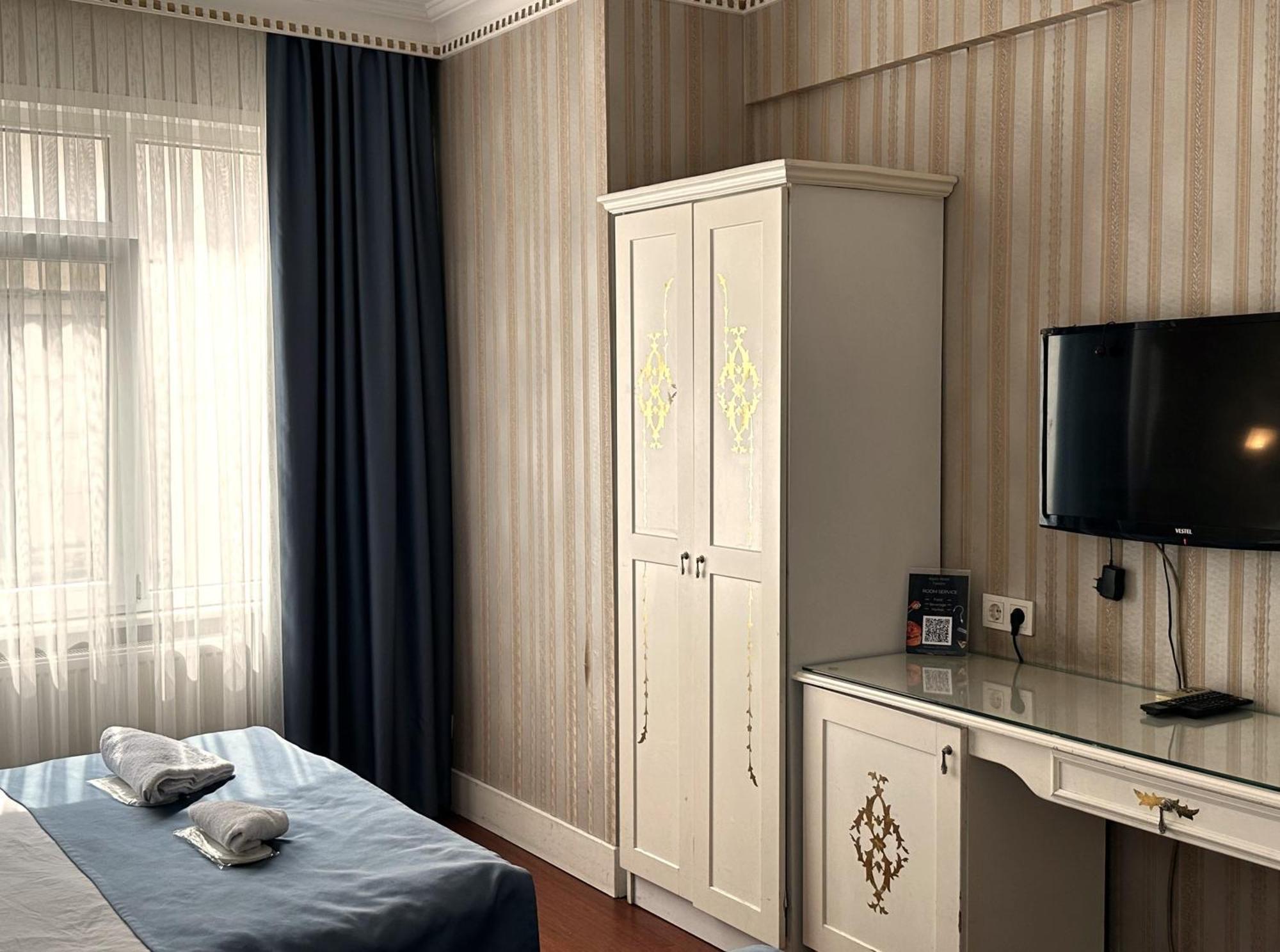 The Istanbul Alyon Hotel Taksim Esterno foto