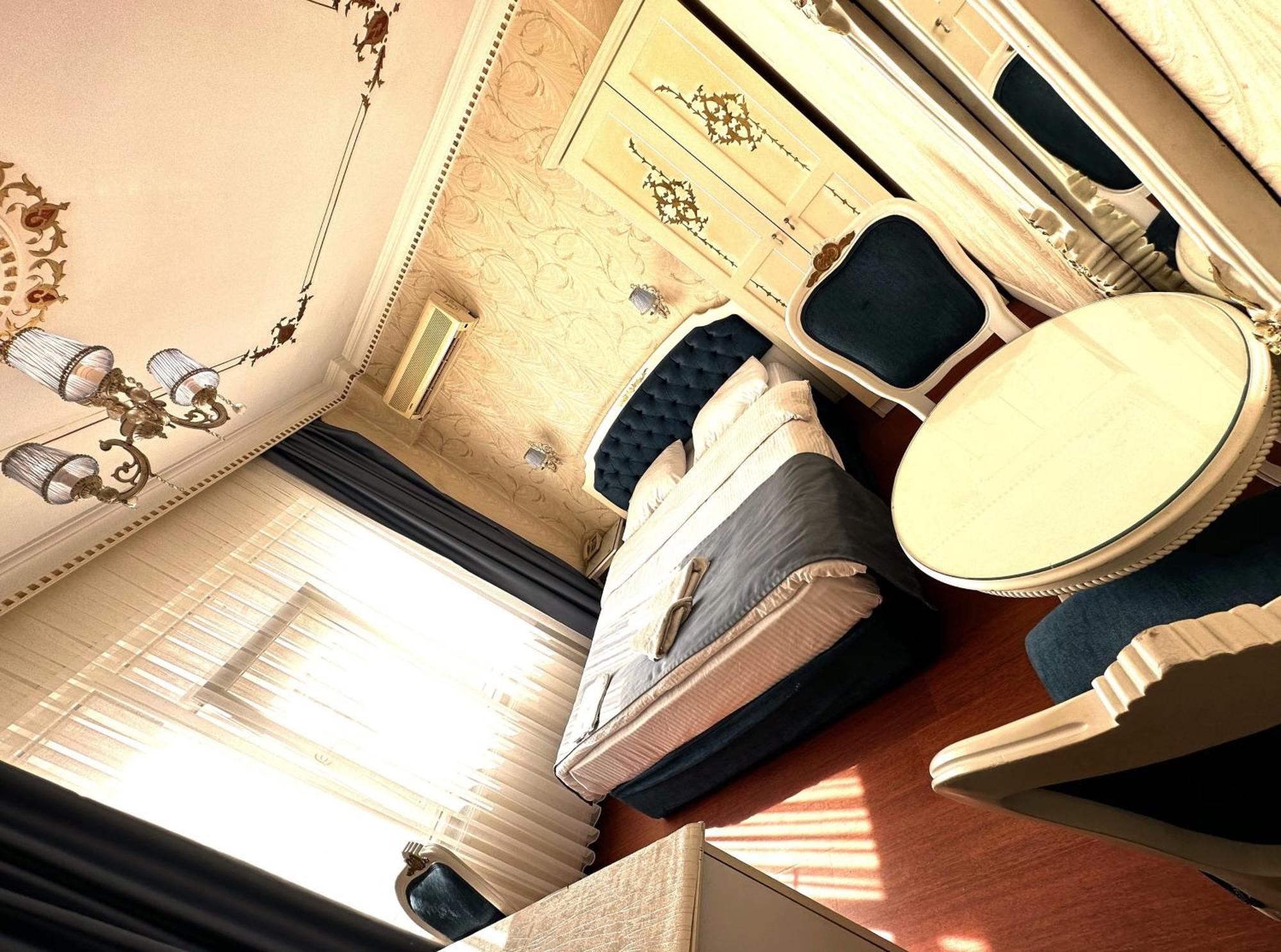 The Istanbul Alyon Hotel Taksim Esterno foto