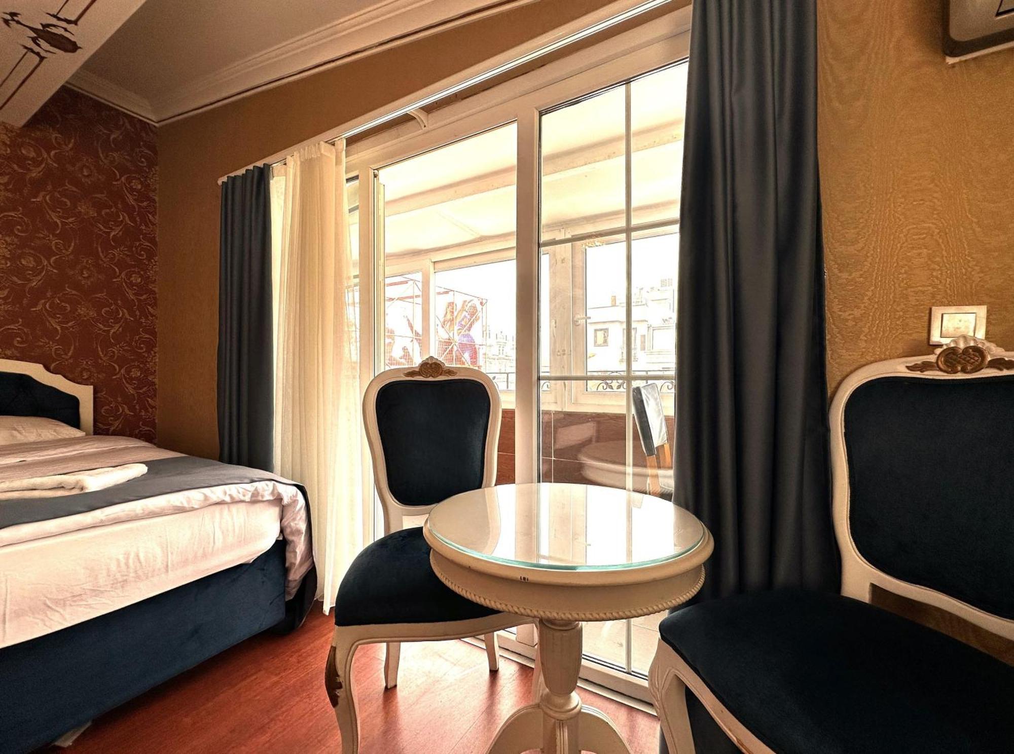 The Istanbul Alyon Hotel Taksim Esterno foto